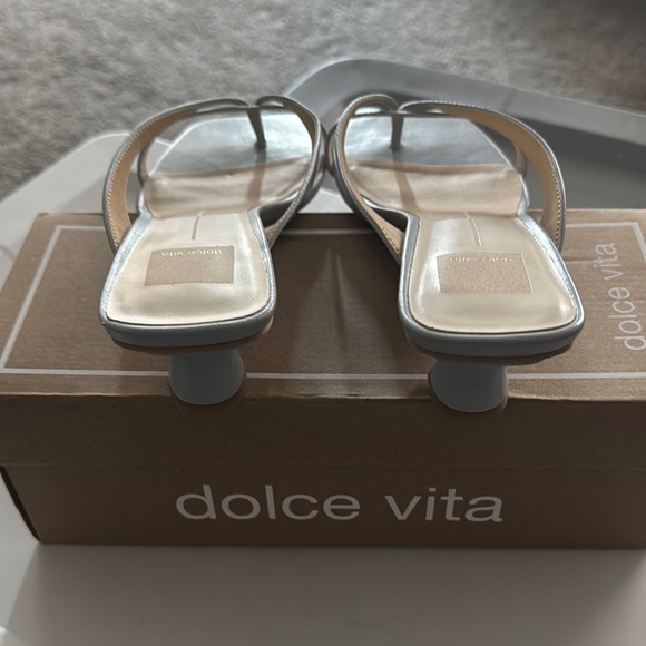 Dolce Vita Women's Light Gray Sandals - Picture 3 of 4